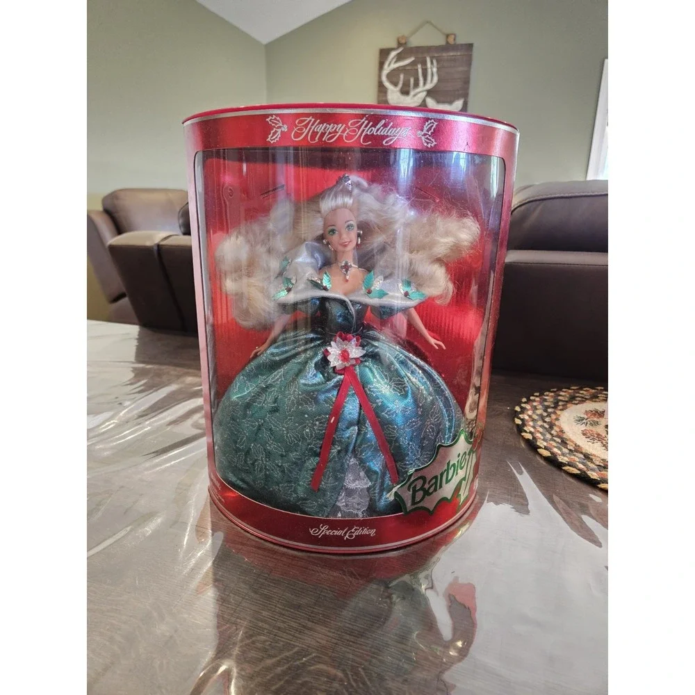 Vintage 1995 Happy Holidays‎ Barbie Fashion Doll Special Edition #14123 Mattel